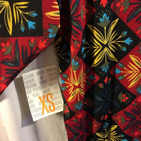 New LuLaRoe Irma Top. Size XS (fits M & L too) - Picture 8 of 9